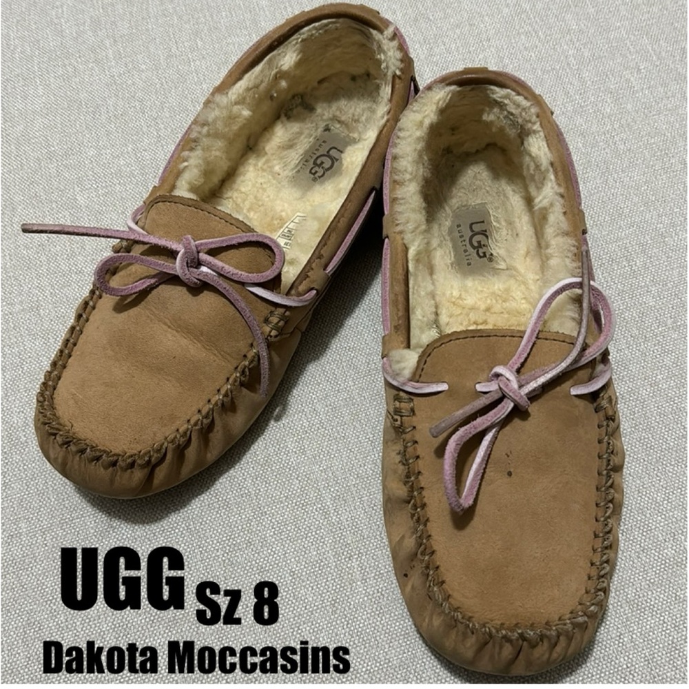 UGG Sz 8 Dakota Moccasins in Tobacco with Lavender Ties
